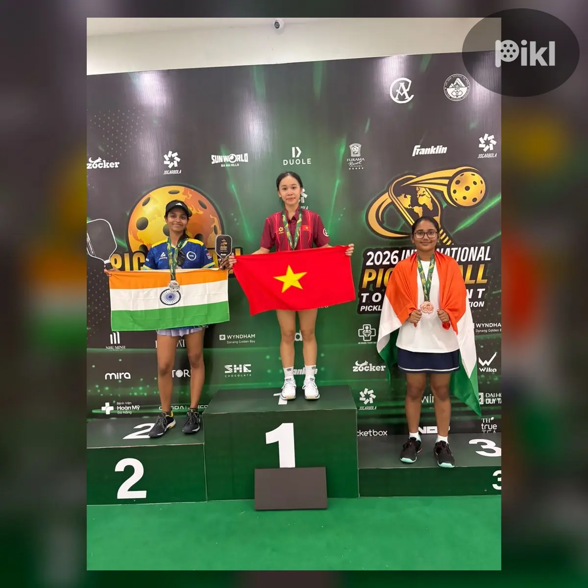 Medal ceremony — Junior · Girls' Singles · 18 UNDER · Junior